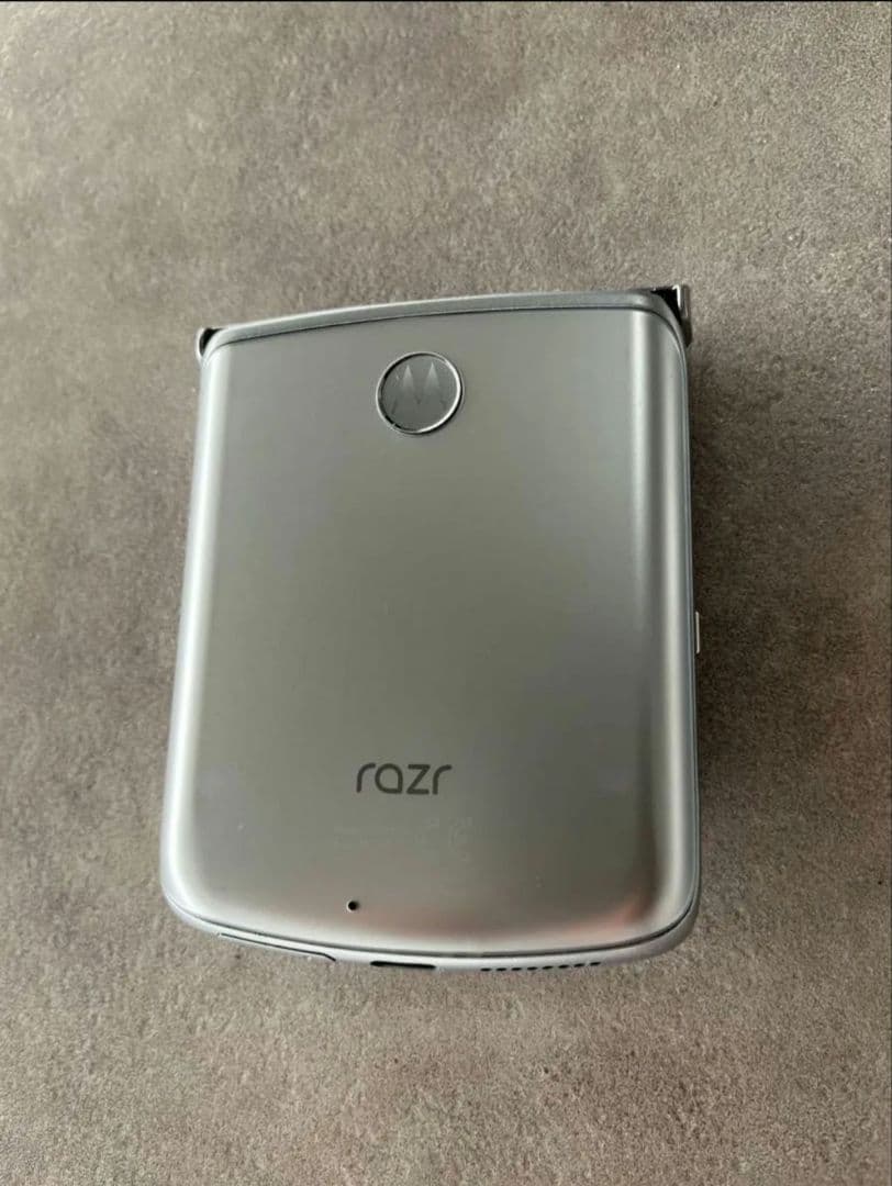 海外スマホ Razr 5G SIMフリー Liquid Mercury