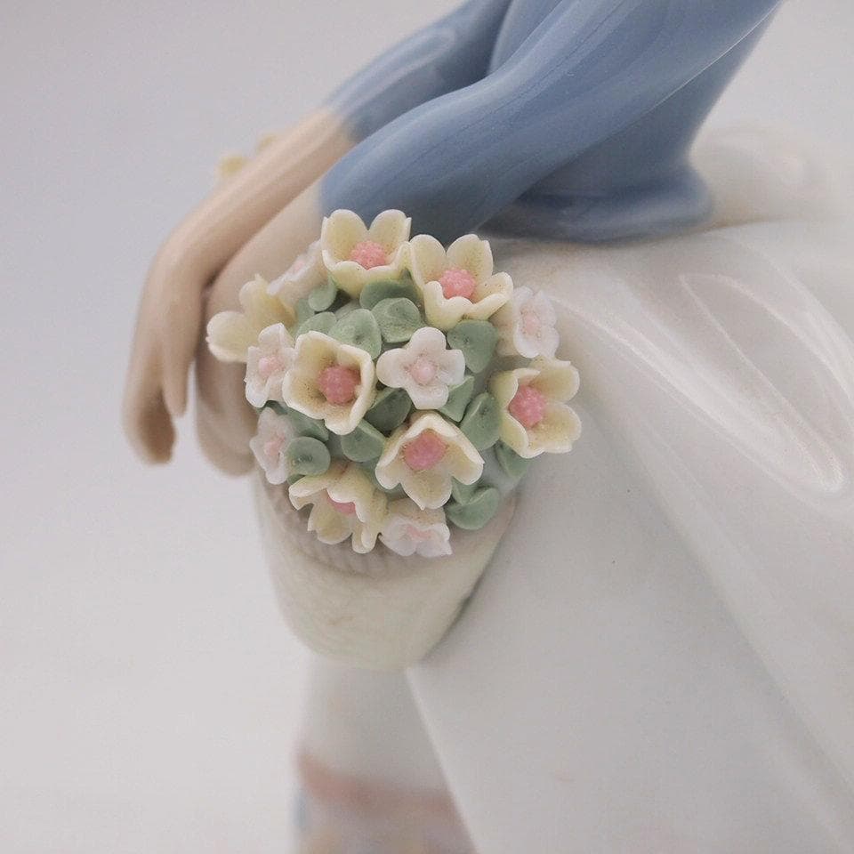 リヤドロ　Lladro No.5467 五月の花 May Flowers