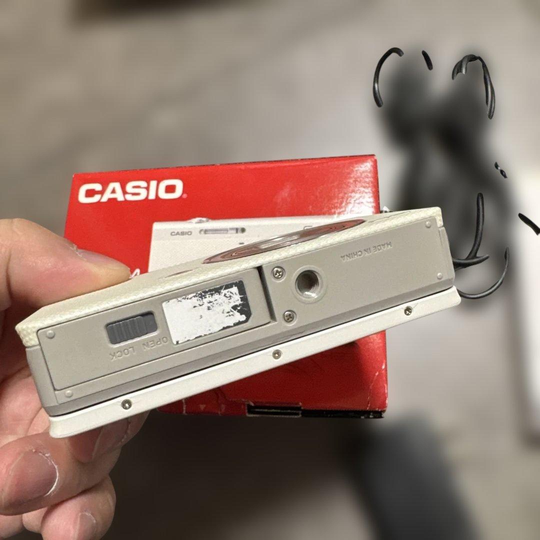 美品CASIOカメラ EXILIM EX-ZR50 ホワイト