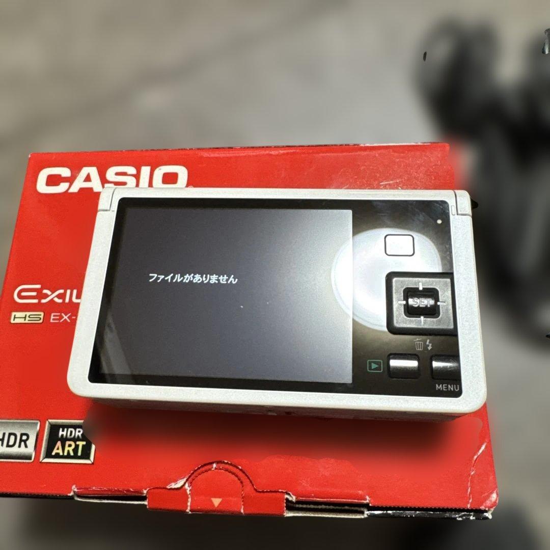 美品CASIOカメラ EXILIM EX-ZR50 ホワイト