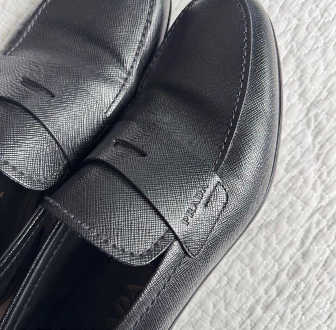 美品 高級 PRADA サフィアーノ ローファー ロゴ黒 レザー 25.5cm