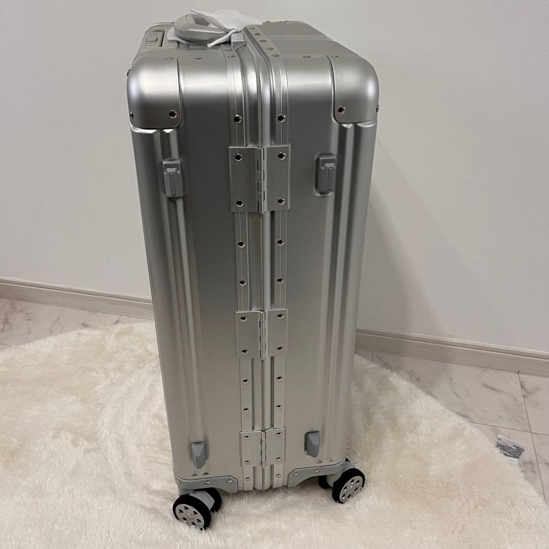 メルセデスベンツシルバー アルミニウム キャリーケース　65L