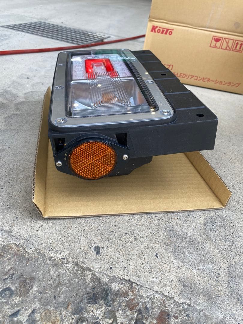LEDテールランプ 小糸製 日野純正 新車外し