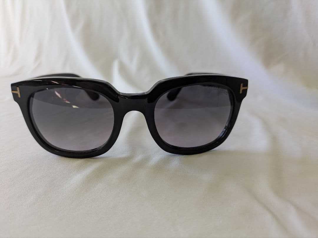 TOMFORDのブラックの キャットアイ サングラス