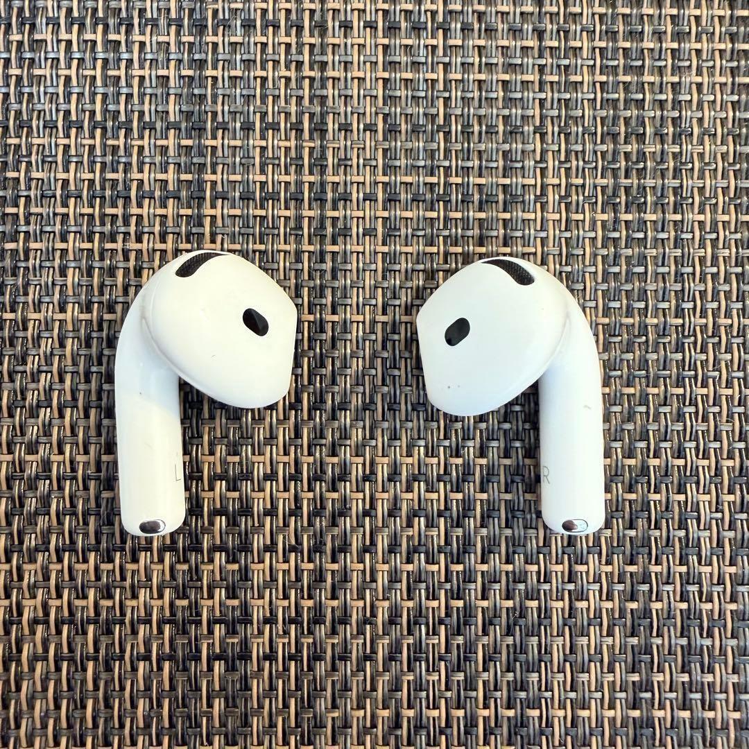 美品⭐️AppleAirPods4 USB-C充電ケース付き ワイヤレスイヤホン