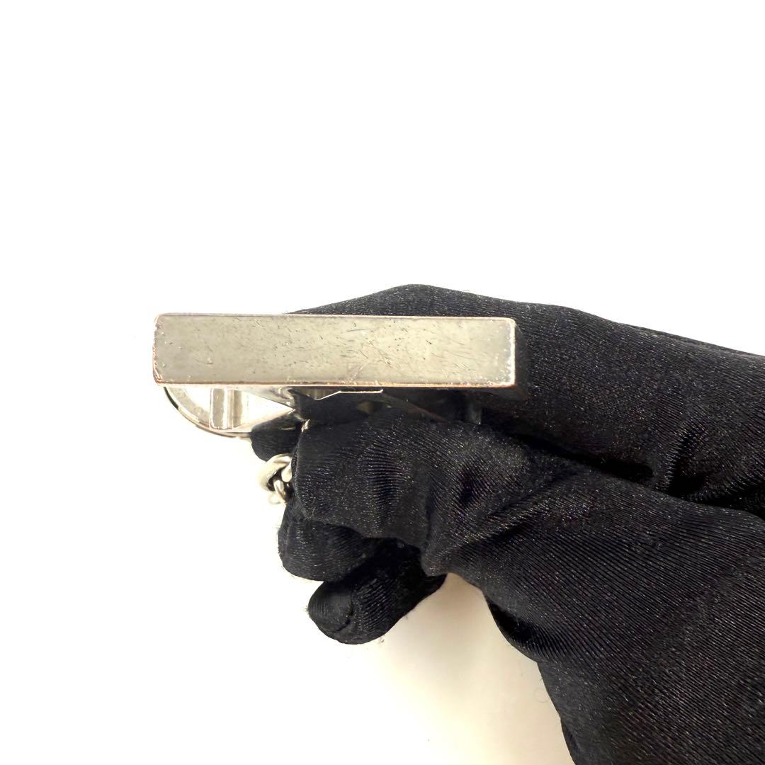 LOUIS VUITTON LVロゴキーホルダーチャーム　シルバー