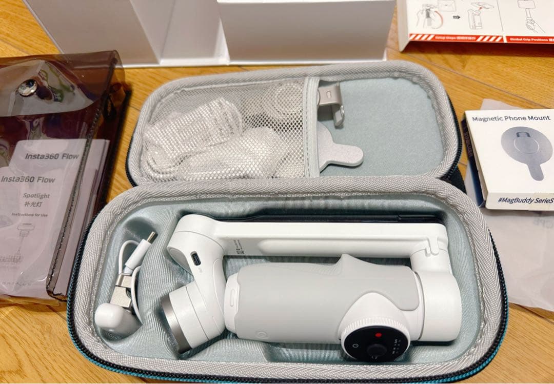 ほぼ未使用品Insta360 Flow クリエイターキット