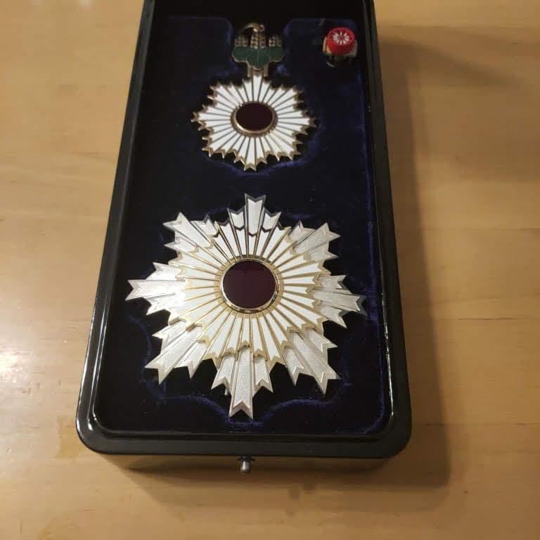 【極美品! 完品】勲二等旭日重光章 略章 略綬付 本物保証 明治勲章 368