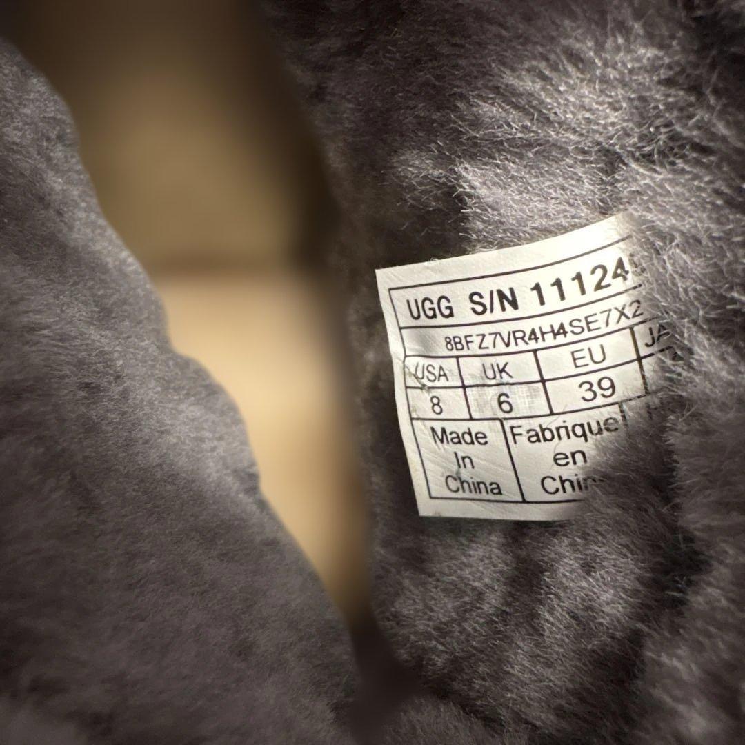 未使用　UGG ショートブーツ　25cm