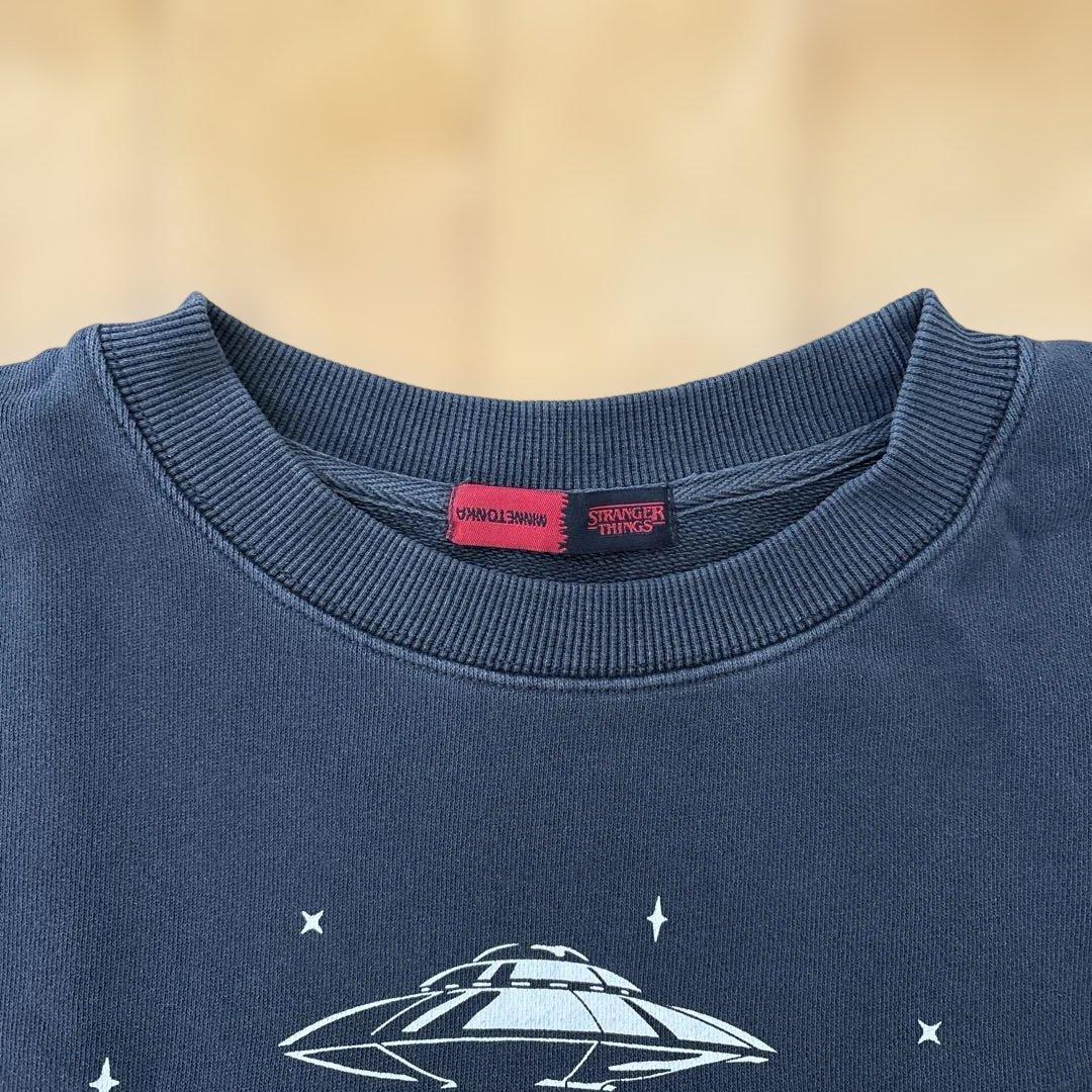 STRANGER THINGS×MINNETONKA プリンテッドスウェット