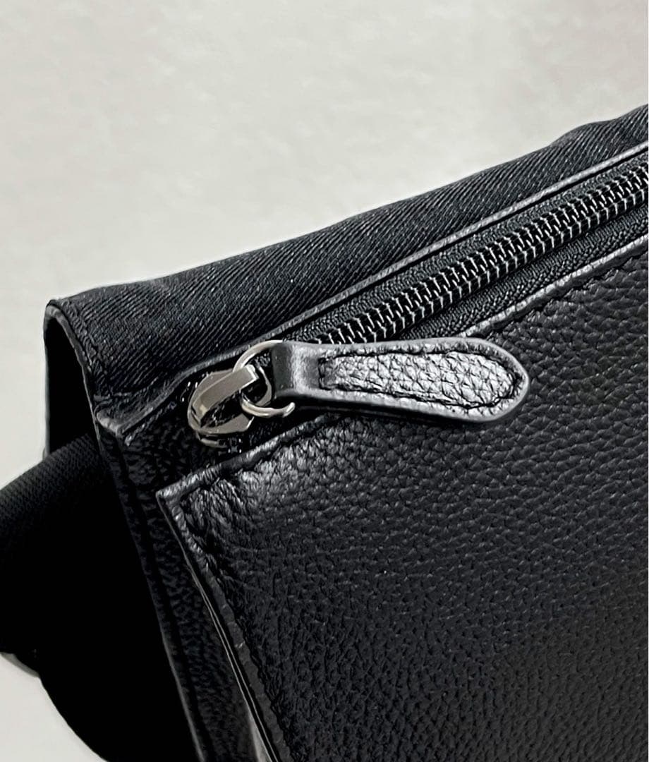 イアパピヨネ　ワイドテープショルダーバッグ　ボディバッグ　完売色