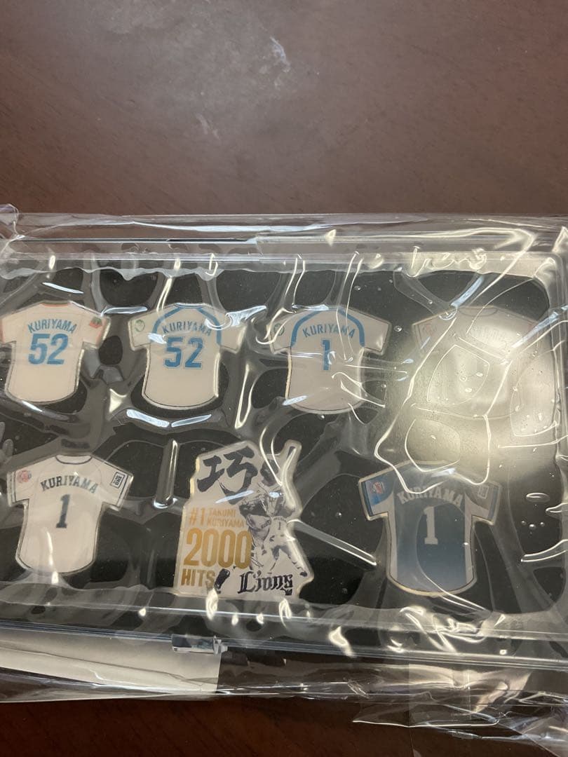 栗山巧 2000ヒット 額装メダルセット、記念バッジセット