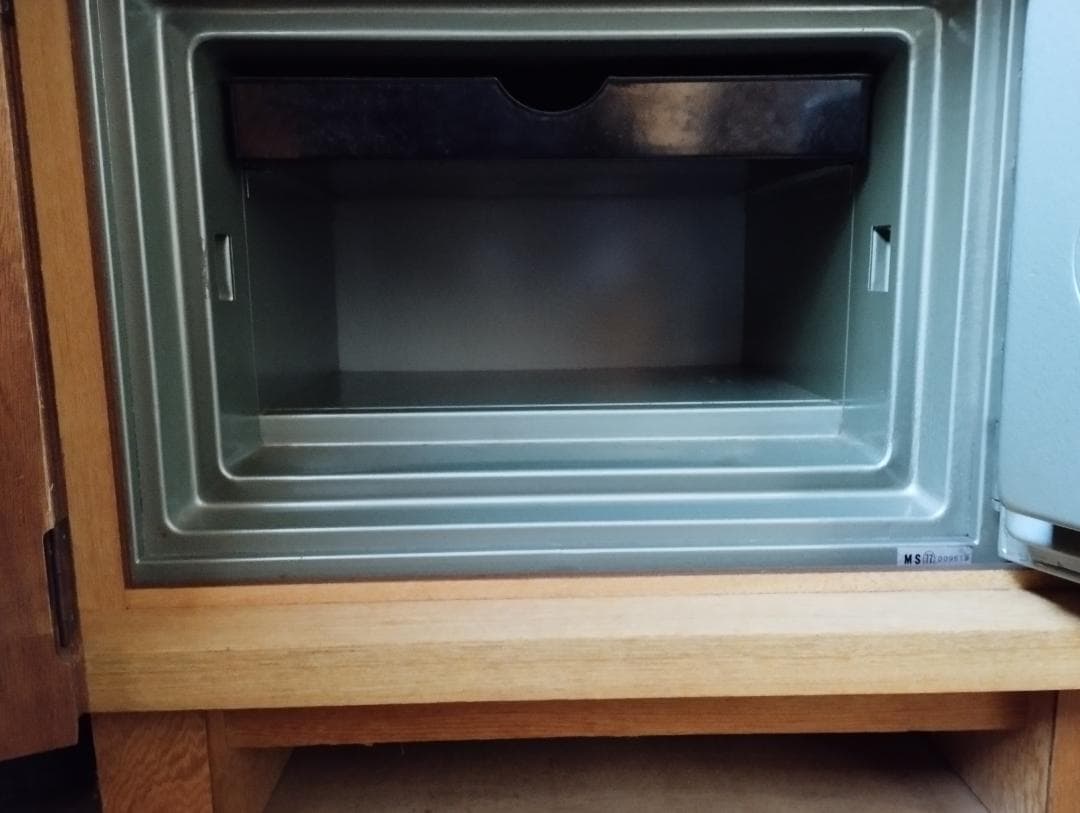 ダイヤル式 耐火金庫 クラウン 収納家具付