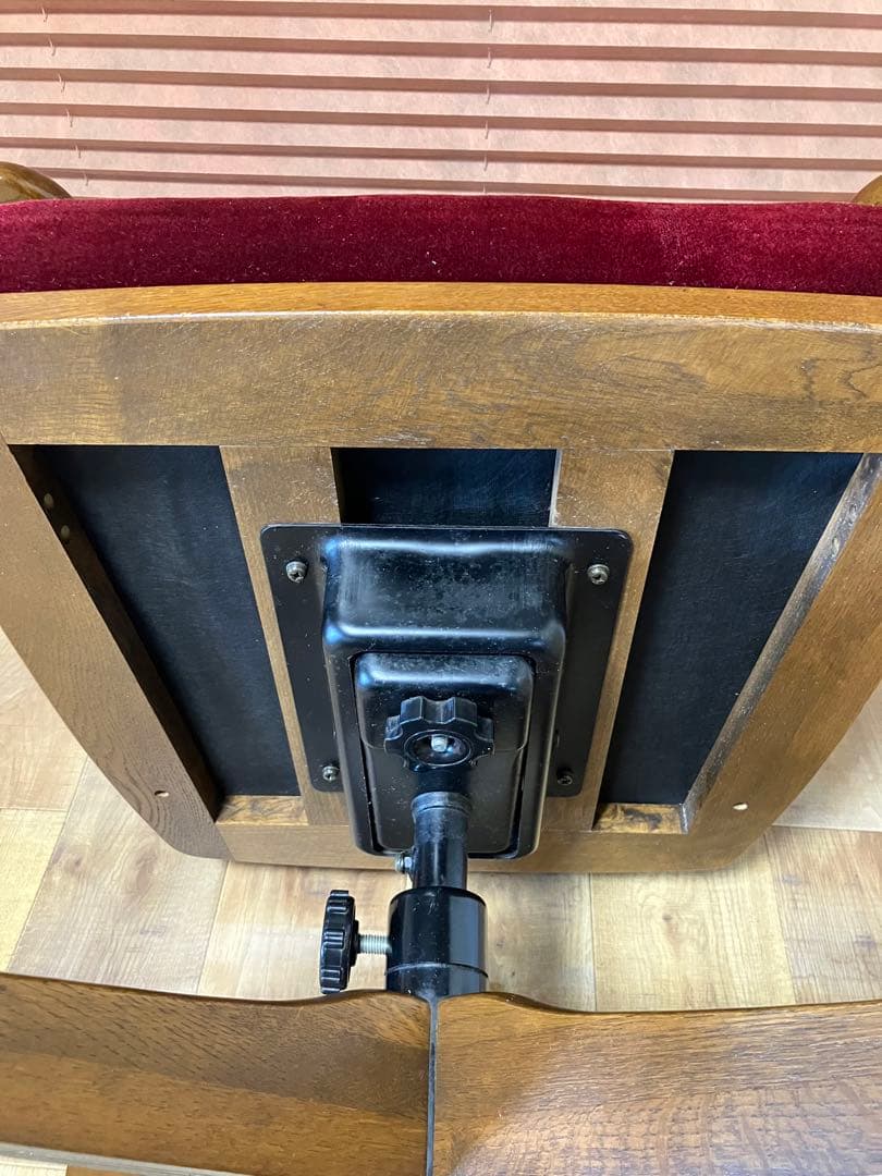 カリモク　コロニアルデスクチェアー　レッドモケット　アーム付き