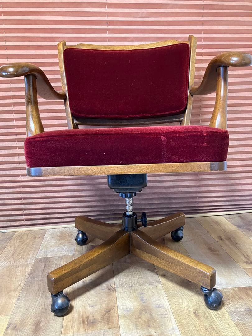 カリモク　コロニアルデスクチェアー　レッドモケット　アーム付き
