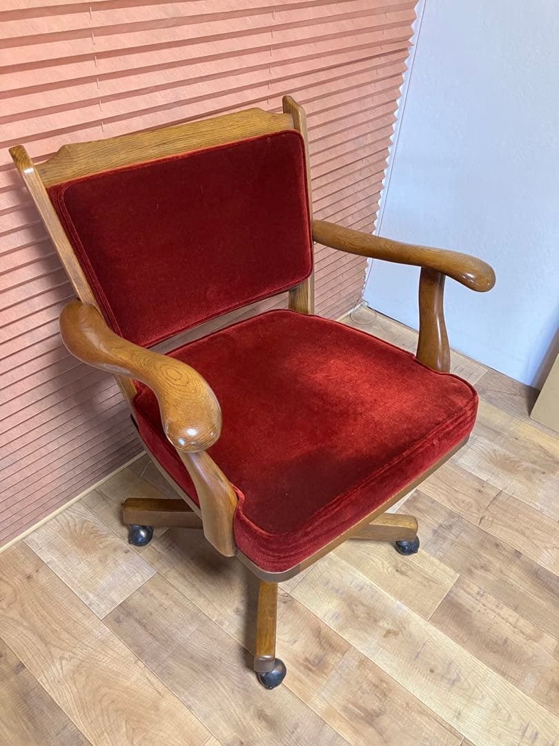 カリモク　コロニアルデスクチェアー　レッドモケット　アーム付き