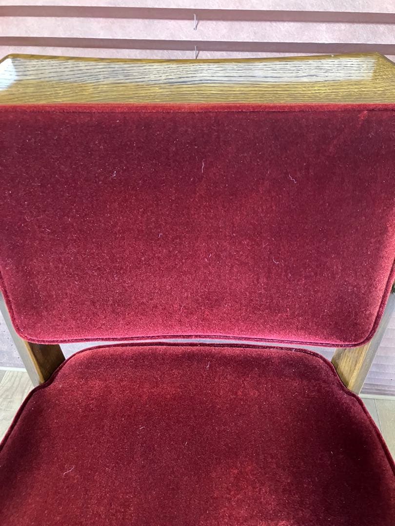 カリモク　コロニアルデスクチェアー　レッドモケット　アーム付き