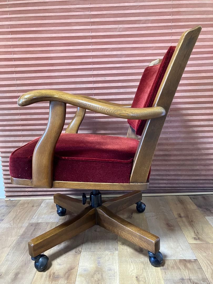 カリモク　コロニアルデスクチェアー　レッドモケット　アーム付き
