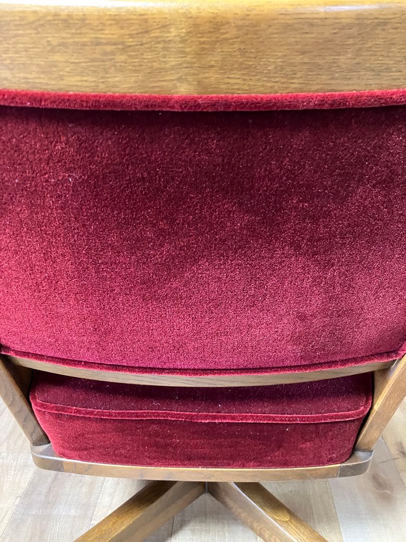 カリモク　コロニアルデスクチェアー　レッドモケット　アーム付き