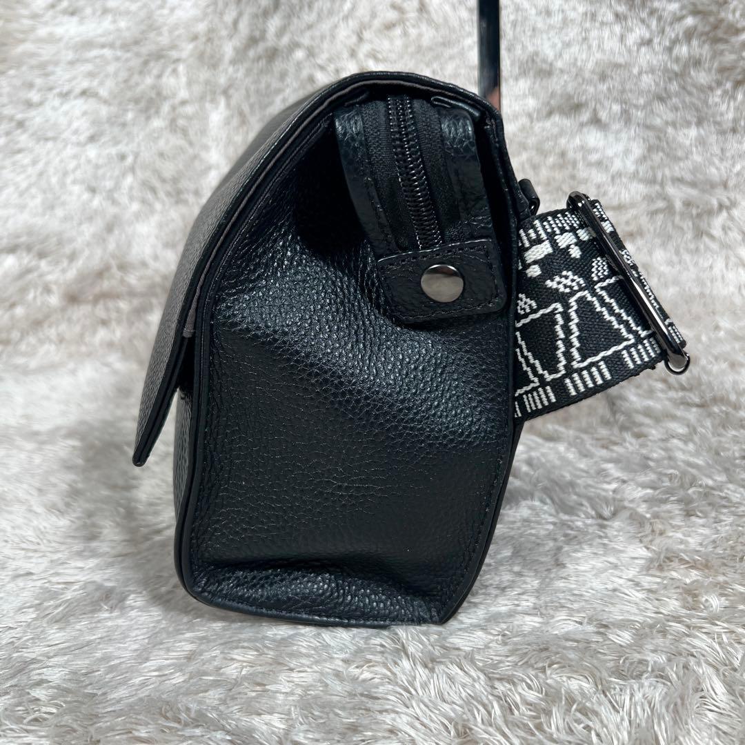 WEB限定イアパピヨネ 柄ワイドテープ ショルダーバッグ ブラック