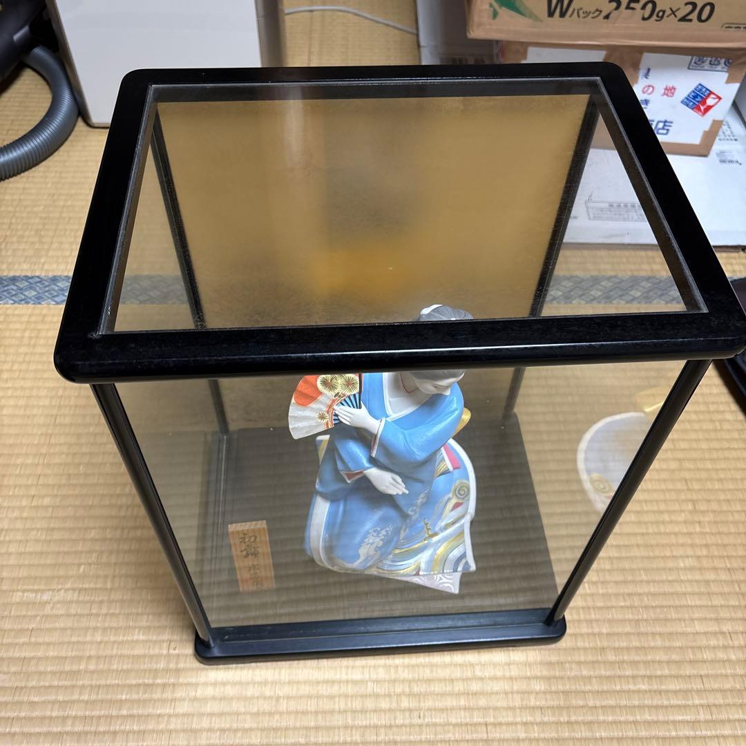 日本人形 扇子を持つ女性 伝統的な和装