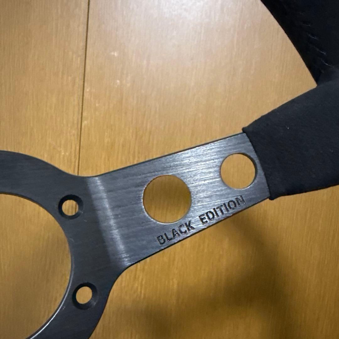 新品未使用・MOMO P-5 BLACK EDITION