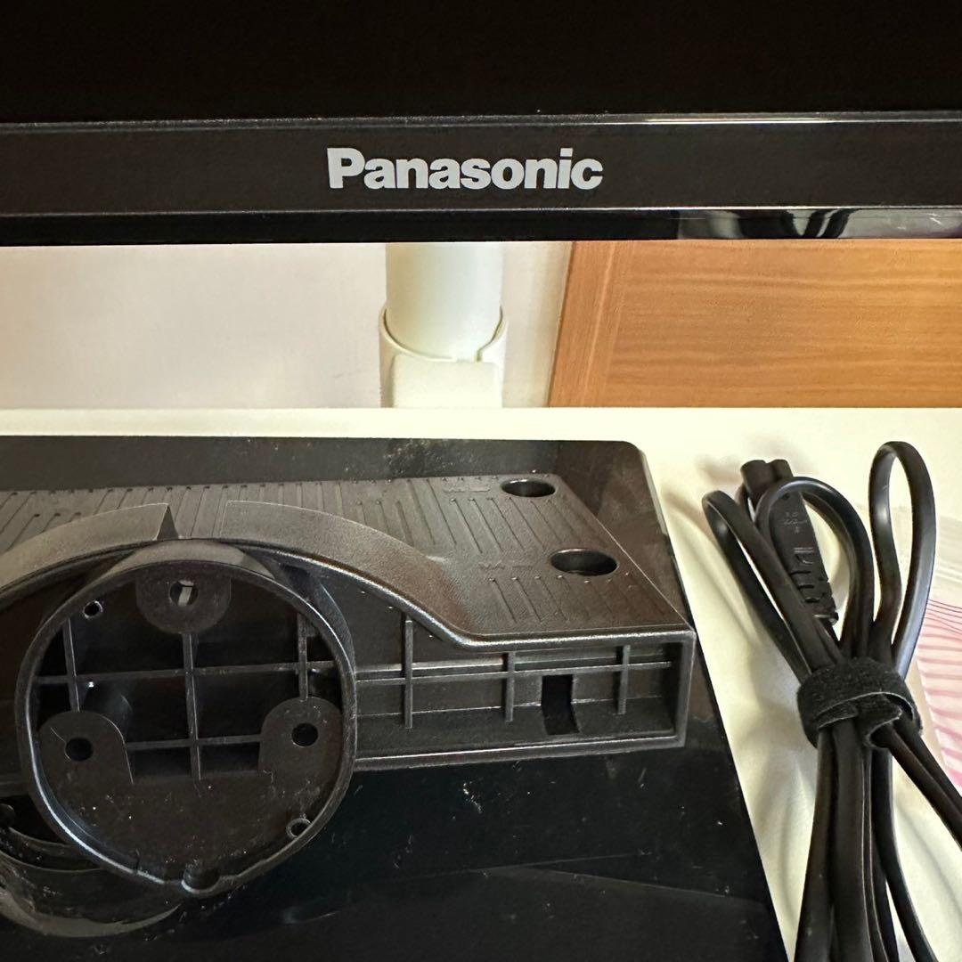 Panasonic パナソニック　TH-32F300 スタンド付き　2018年