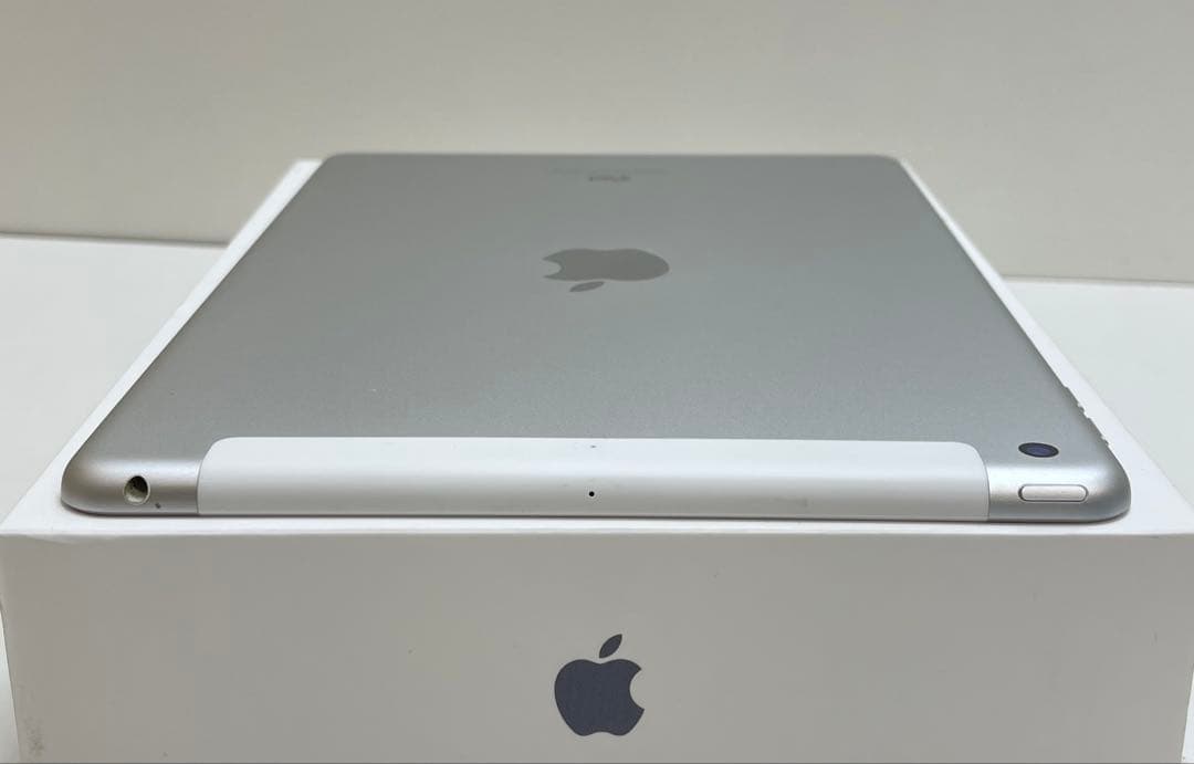 #11 iPad 第6世代 128GB Wi-Fi + Cellular 93%