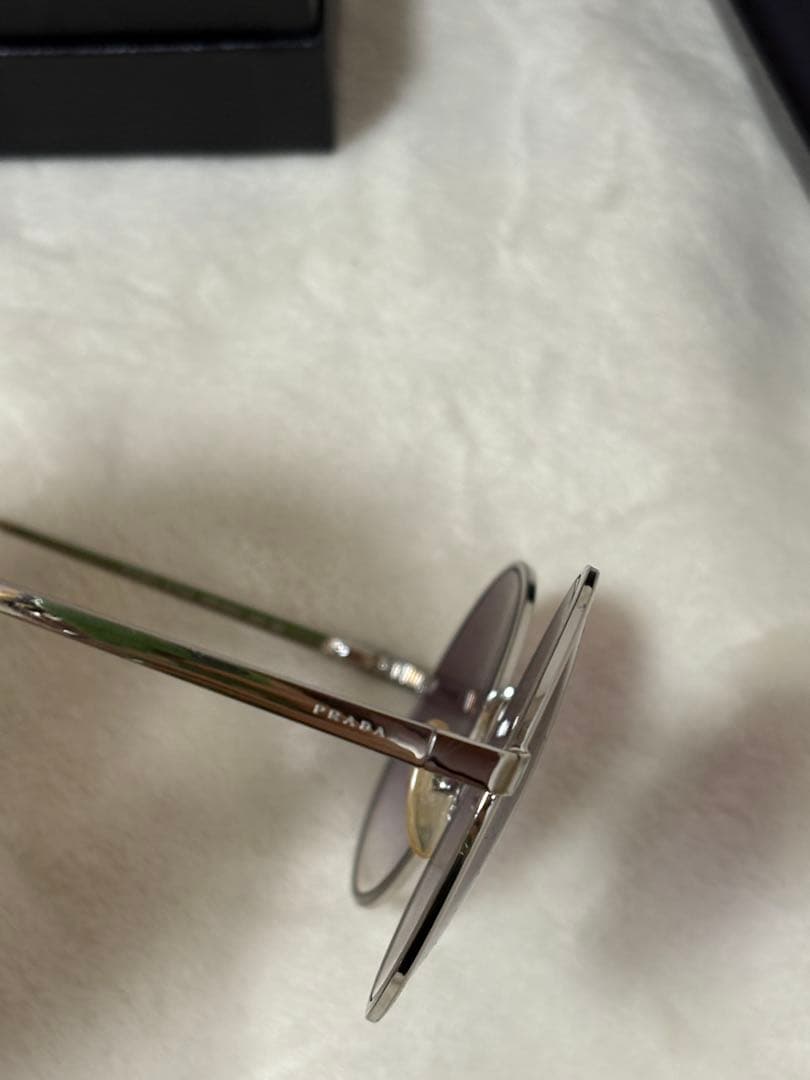 PRADA ラウンドサングラス グレー レンズ