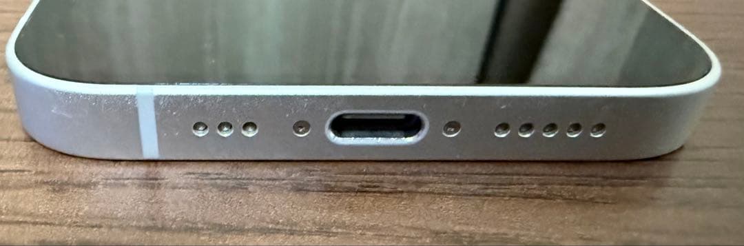 Apple iPhone 16e 本体