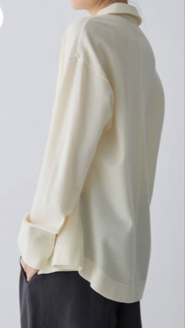 RHERE ウールブラウス　アイボリー