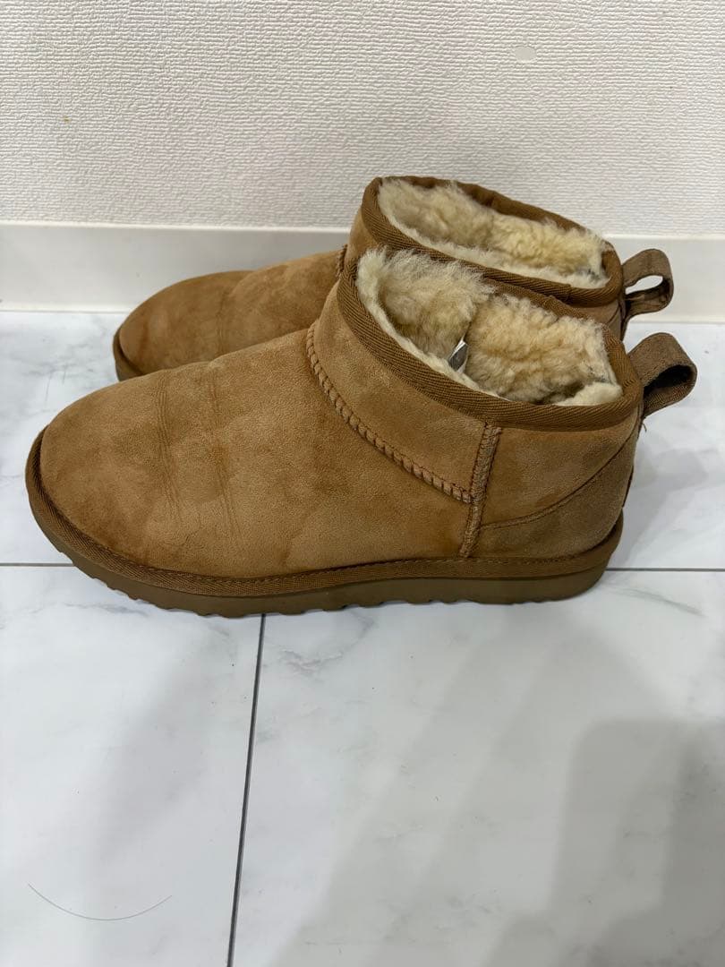 UGG ベージュ ムートンブーツChestnut クラシック　ウルトラミニ