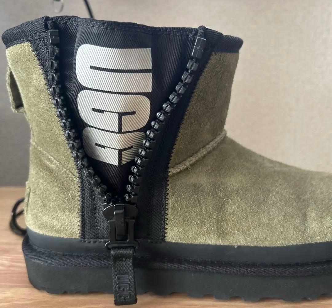 UGG クラシックミニジッパー　カーキ限定24cm美品