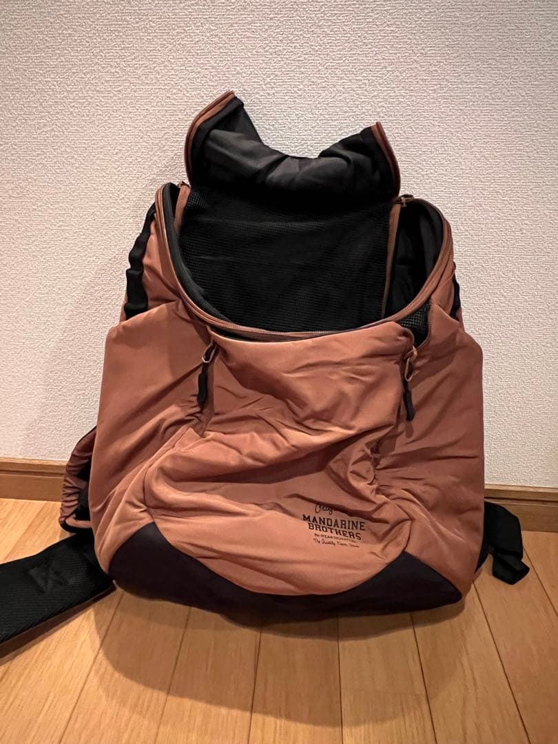 マンダリンブラザーズ WINSTON HUG BAG 犬用リュック