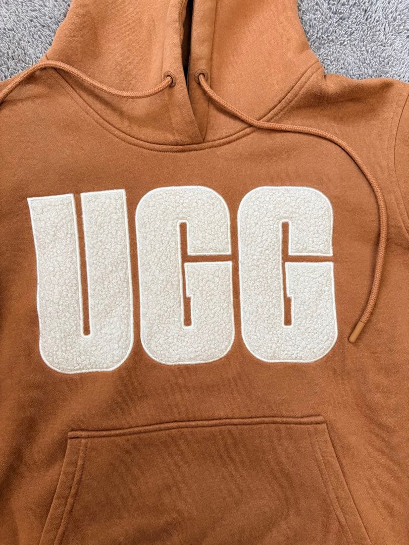 《美品》UGG ロゴ フードパーカー XS