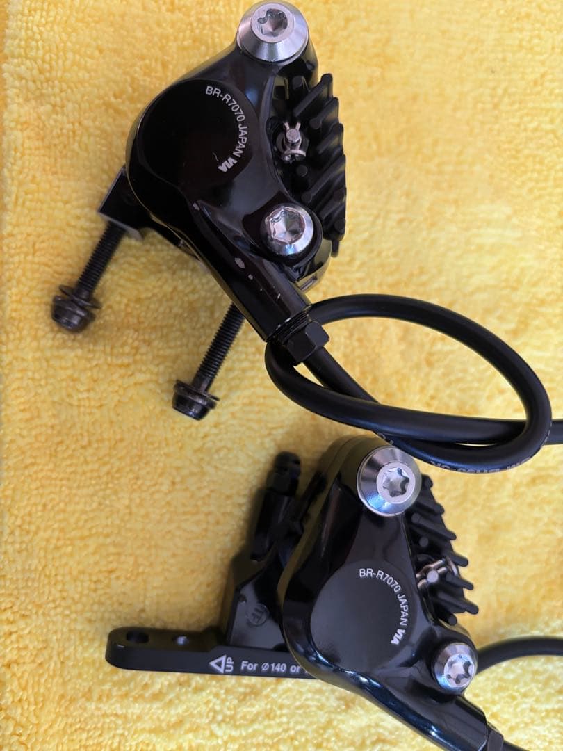 Shimano 105 (R7020)ディスクブレーキレバー・キャリパーセット