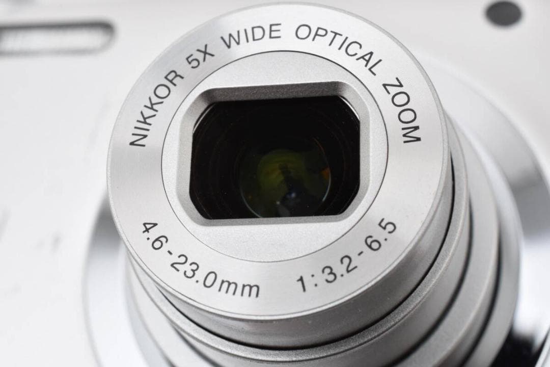 美品 ニコン　Nikon COOLPIX A100 シルバー ＃A284