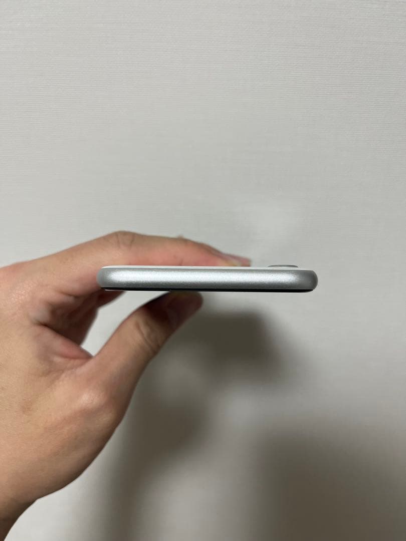 iPhoneSE 64GB 本体のみ　初期化済み