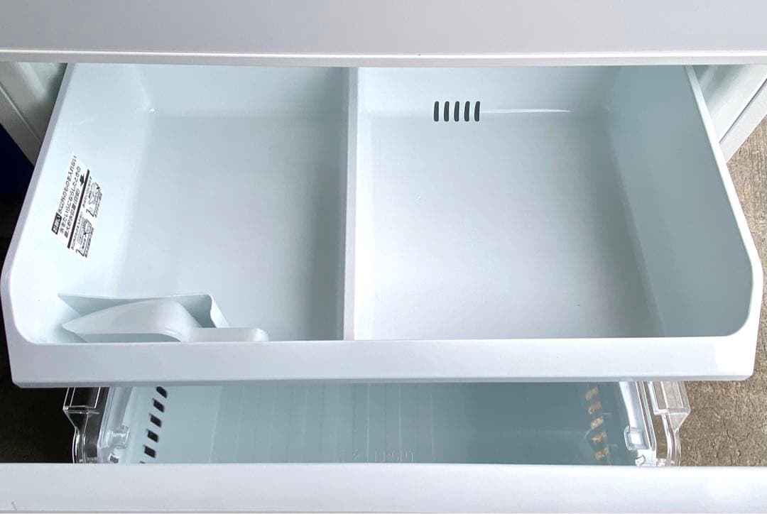 東芝　ノンフロン冷凍冷蔵庫　GR-U33SC (WU) 2023年製　326L