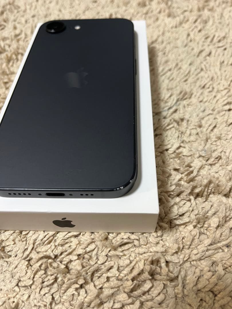 【美品】 iPhone16e 128GB 本体 ホワイト カバー2個付き