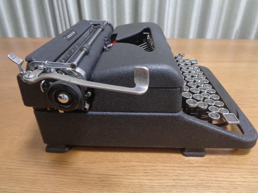 実働品　 ARROW ロイヤルタイプライター 1946年製
