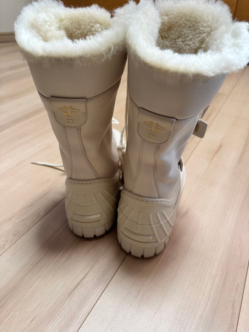 Christian Dior ホワイトムートンブーツ