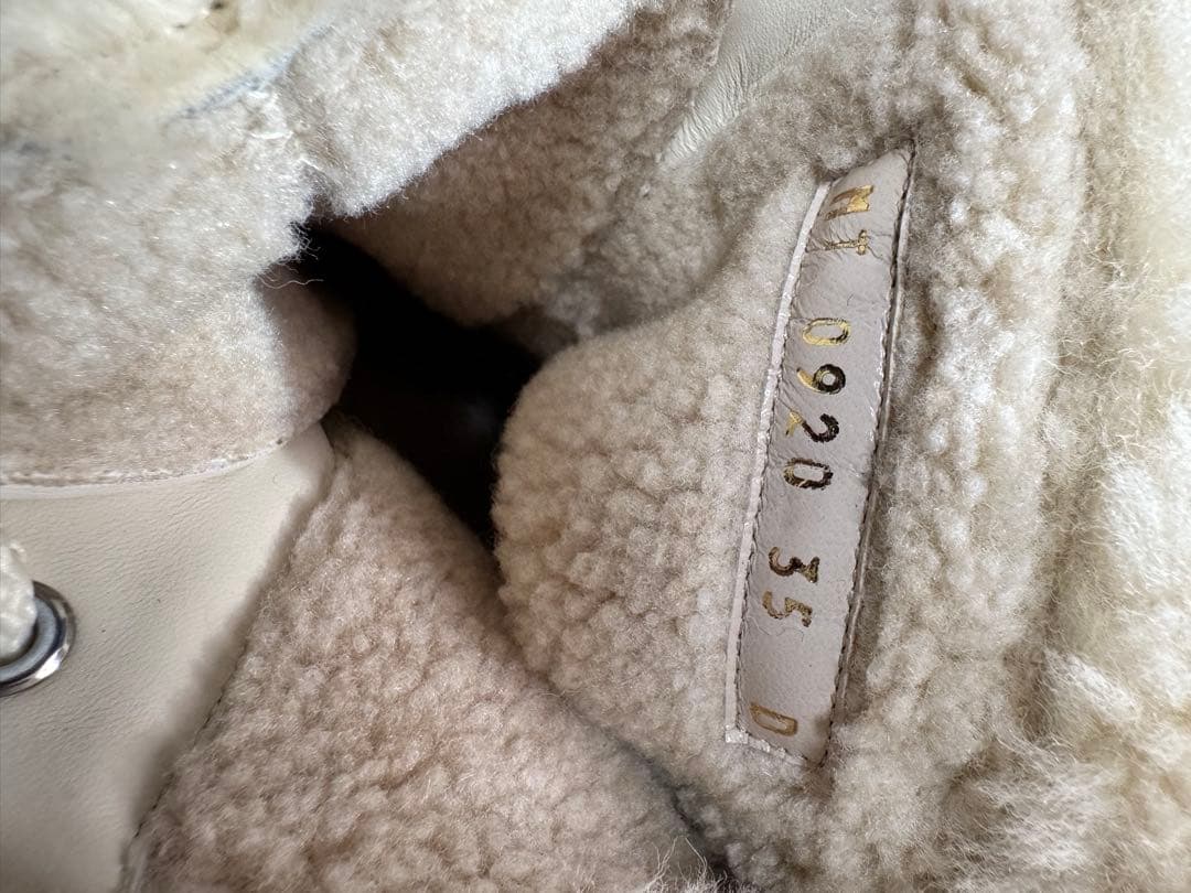 Christian Dior ホワイトムートンブーツ