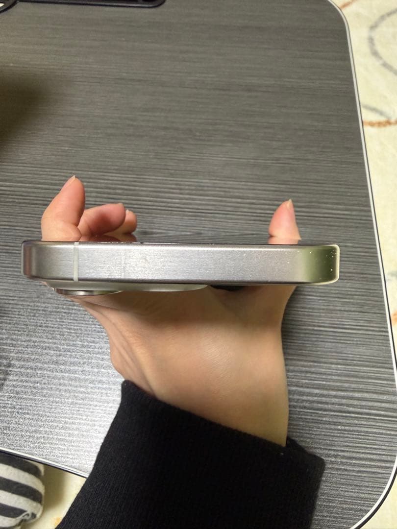 Apple iPhone 15 Pro ホワイトチタニウム MTUJ3J/A