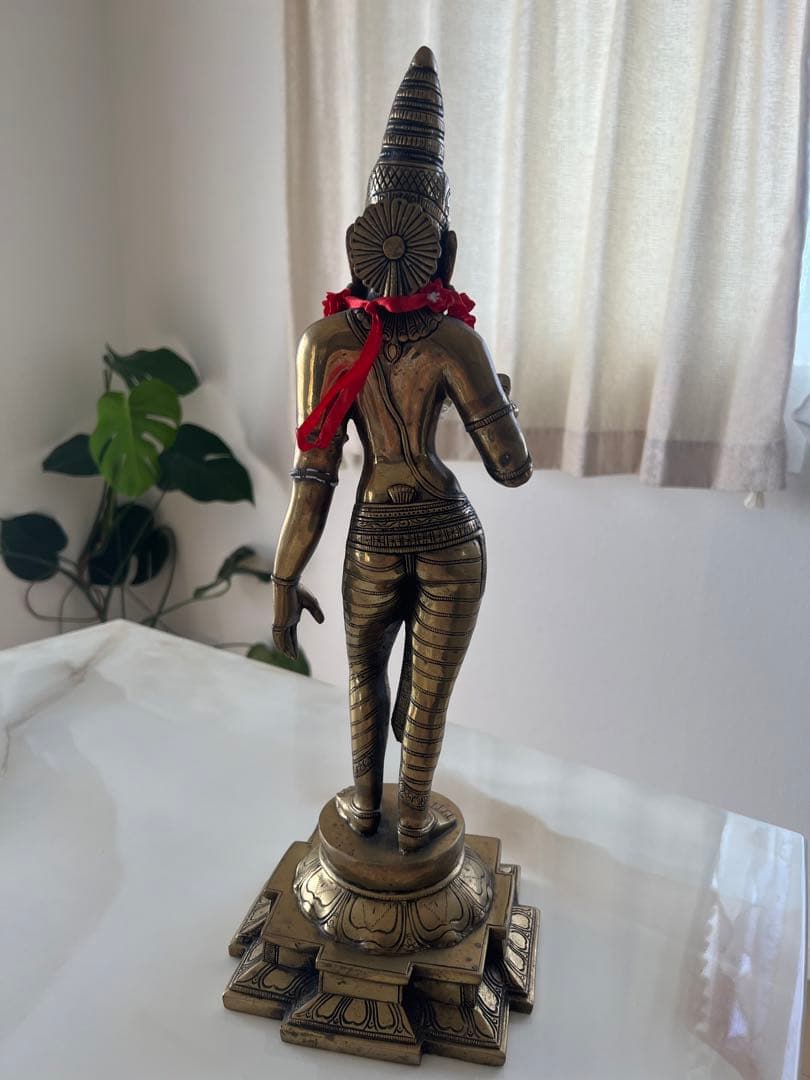 美と豊穣の女神ラクシュミー像　真鍮