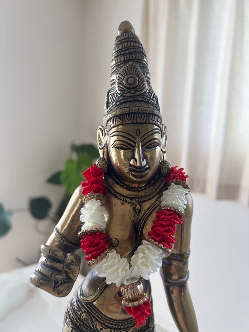 美と豊穣の女神ラクシュミー像　真鍮