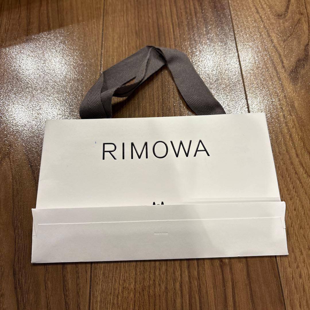 RIMOWA iPhone17pro用ケース シルバー