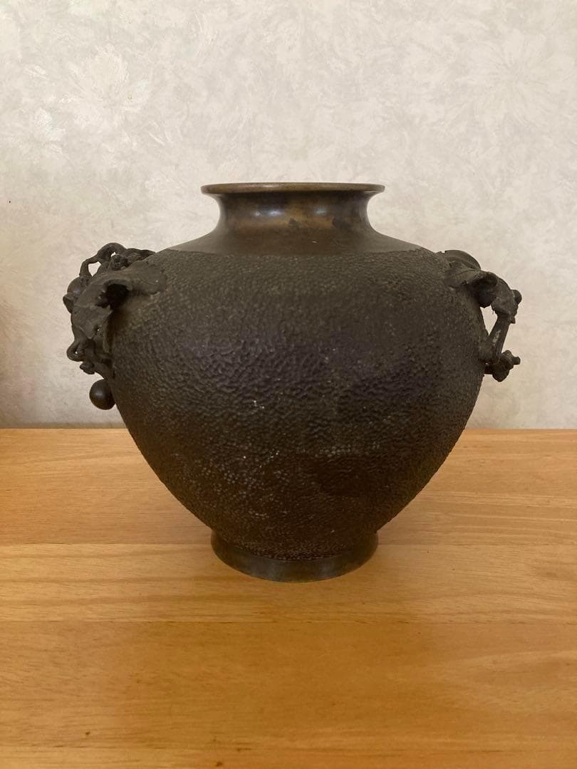 鋳銅葡萄高彫花瓶