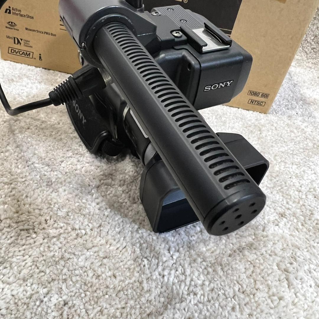 SONY HVR-A1J 業務用ビデオカメラ★XLRマイク・箱付★バッテリー無