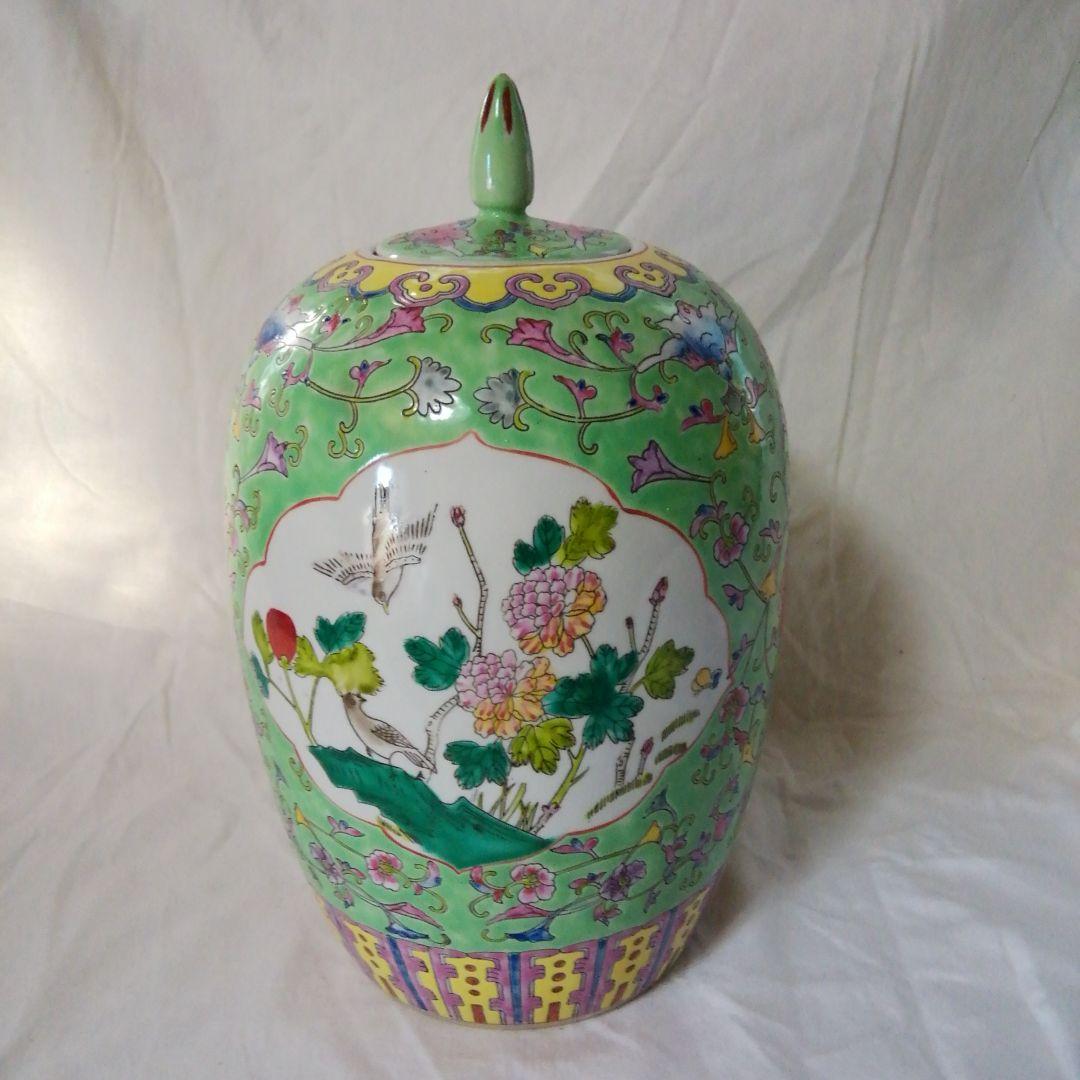 中国の粉彩の壺